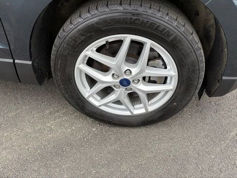 Used 2022 Ford Edge SEL w/ Convenience Package image 9