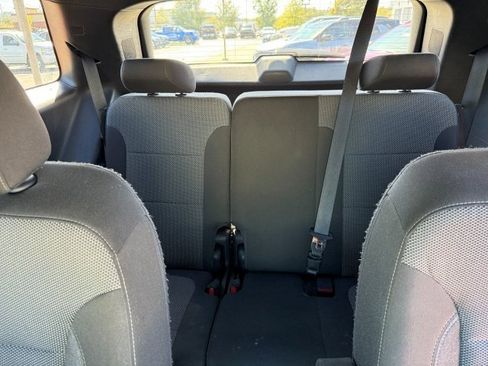 Used 2023 Chevrolet Traverse LT image 16