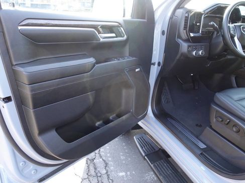 Used 2024 GMC Sierra 1500 Elevation w/ Elevation Premium Package image 17