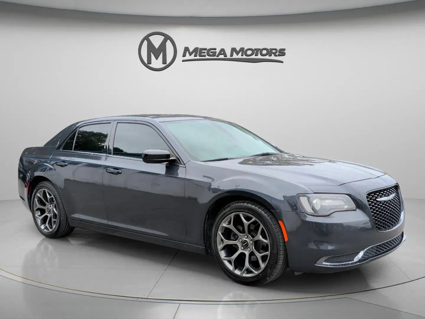 Used 2018 Chrysler 300 Touring w/ Sport Appearance Package RWD image 10