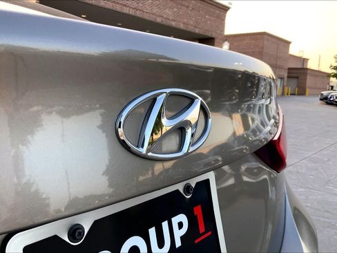 Used 2014 Hyundai Elantra SE w/ Option Group 02 FWD image 10