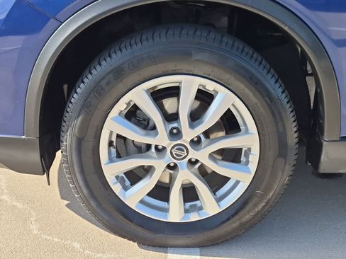 Used 2020 Nissan Rogue SV FWD image 13