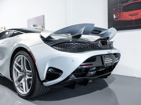 Used 2024 McLaren 750S image 21