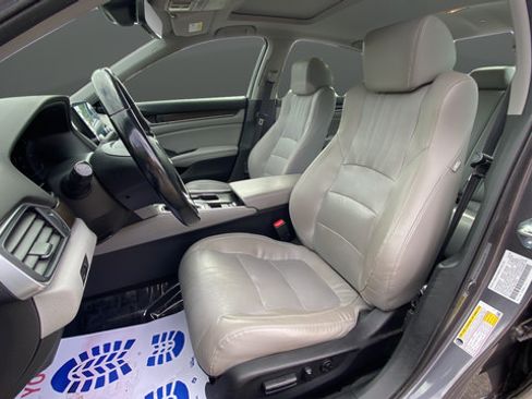 Used 2018 Honda Accord EX-L image 9