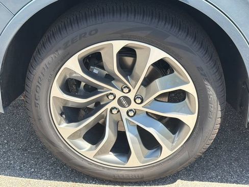 New 2026 Lincoln Aviator AWD w/ Jet Appearance Package image 18