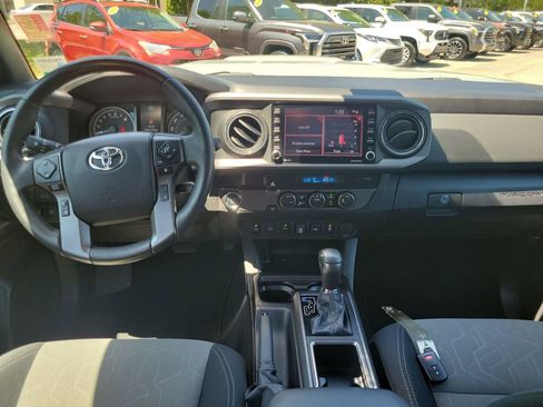 Used 2022 Toyota Tacoma TRD Sport w/ Technology Package image 19