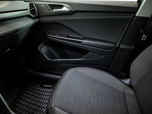 Used 2025 Volkswagen Taos SE image 24