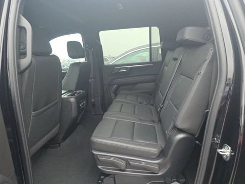 Used 2025 Chevrolet Suburban Z71 AWD/4WD image 19