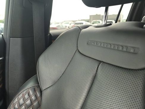 Used 2024 Jeep Grand Cherokee L Summit AWD/4WD image 18
