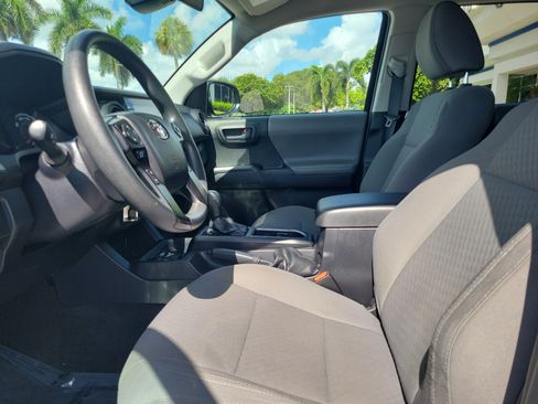 Used 2022 Toyota Tacoma SR w/ SR Convenience Package RWD image 20