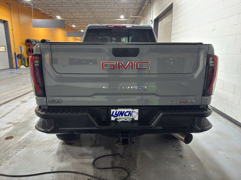 Used 2024 GMC Sierra 2500 AT4X image 5