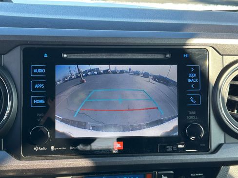 Used 2018 Toyota Tacoma TRD Off-Road image 21