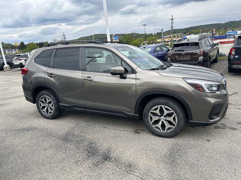 Used 2021 Subaru Forester Premium w/ Popular Package #1 AWD/4WD image 3