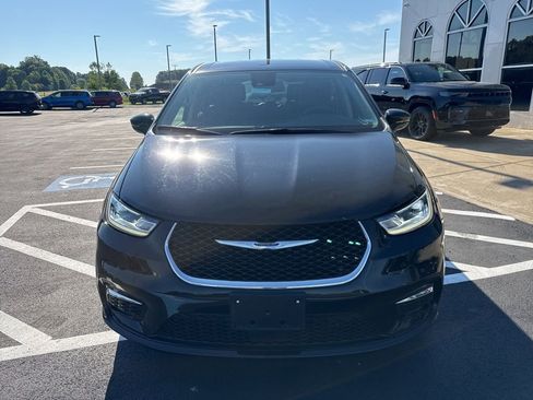 Used 2024 Chrysler Pacifica Limited FWD image 3