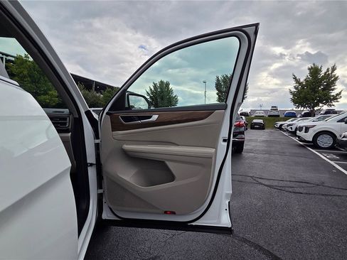 Certified 2026 Volkswagen Atlas SE AWD/4WD image 32