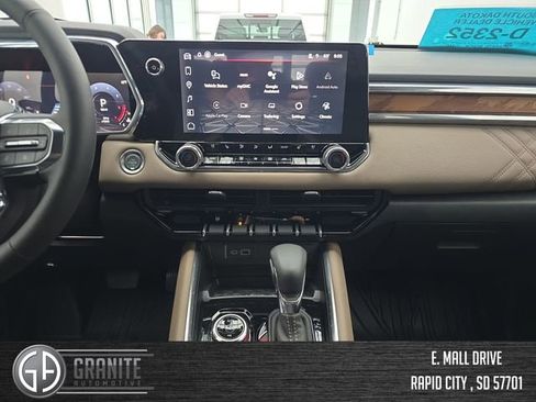 New 2026 GMC Canyon Denali w/ LPO, Denali Black Edition image 17
