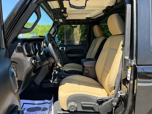 Used 2018 Jeep Wrangler Sport AWD/4WD image 12