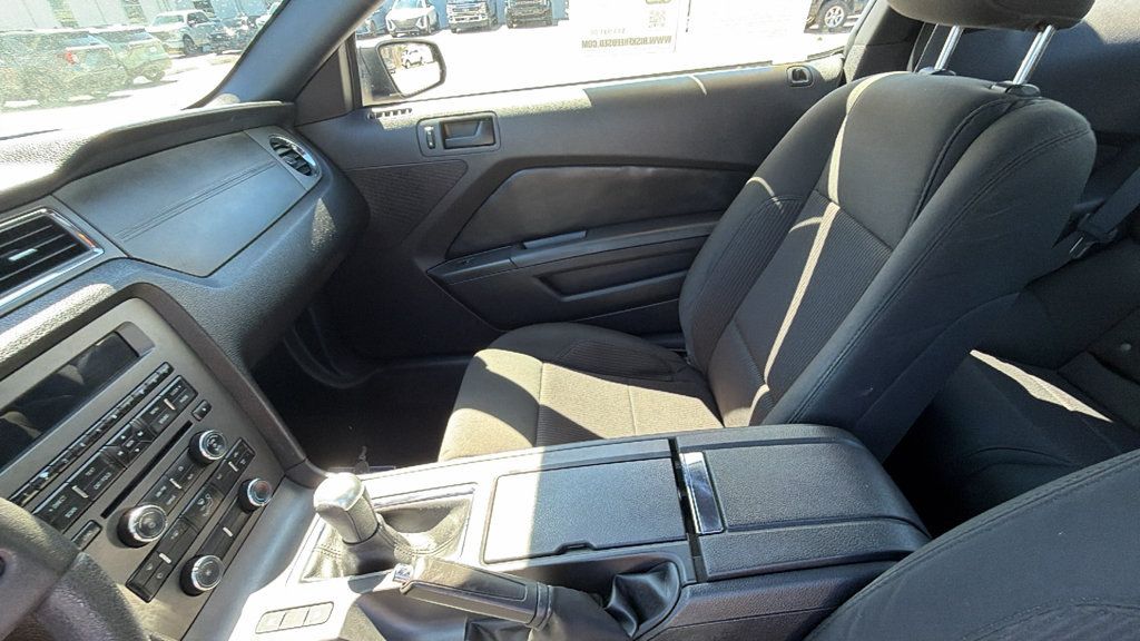Used 2011 Ford Mustang Coupe RWD image 22