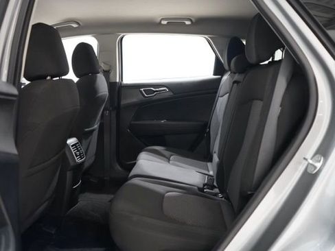 Used 2025 Kia Sportage LX image 32
