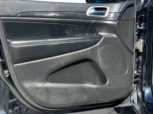 Used 2019 Jeep Grand Cherokee Laredo RWD image 22