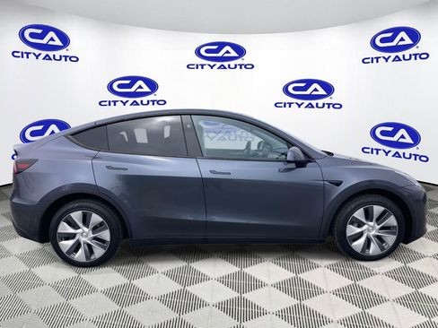 Used 2023 Tesla Model Y Long Range image 2