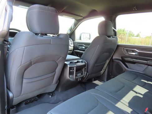 Used 2025 RAM 1500 Big Horn AWD/4WD image 28