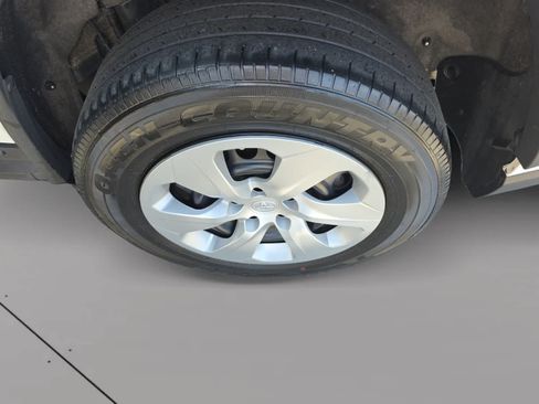 Used 2023 Toyota RAV4 LE AWD/4WD image 19