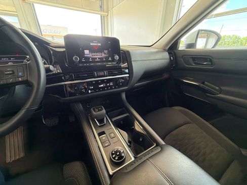 Used 2025 Nissan Pathfinder SV AWD/4WD image 24
