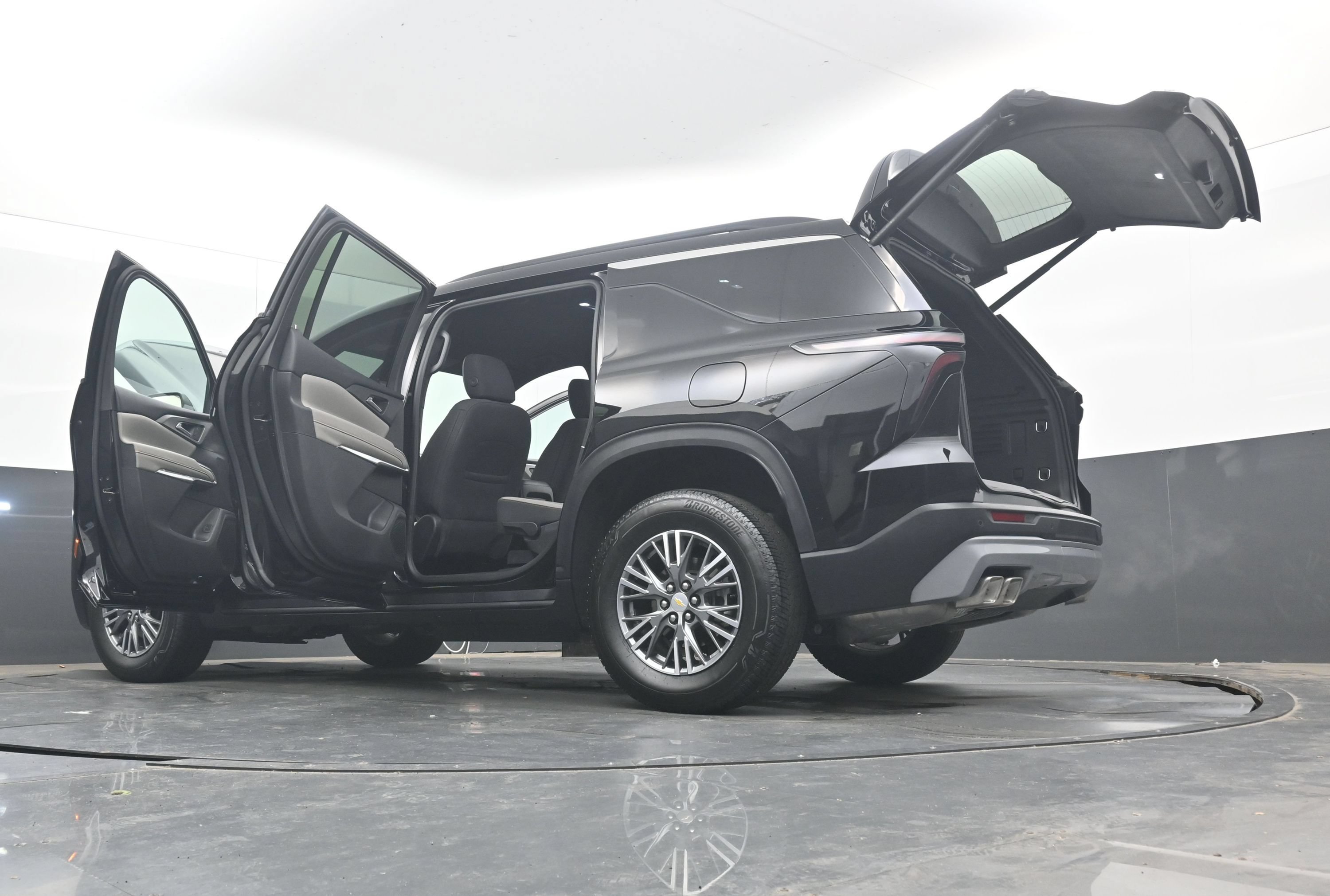 Used 2026 Chevrolet Traverse LT w/ Driver Confidence Package FWD image 44