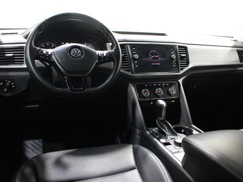 Used 2018 Volkswagen Atlas SE image 2