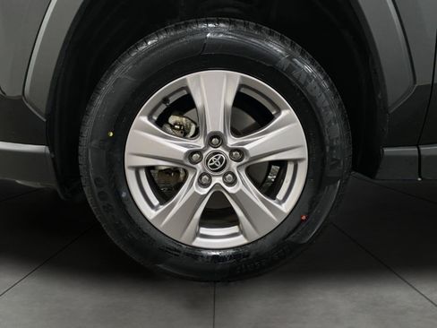 Used 2025 Toyota RAV4 XLE AWD/4WD image 12