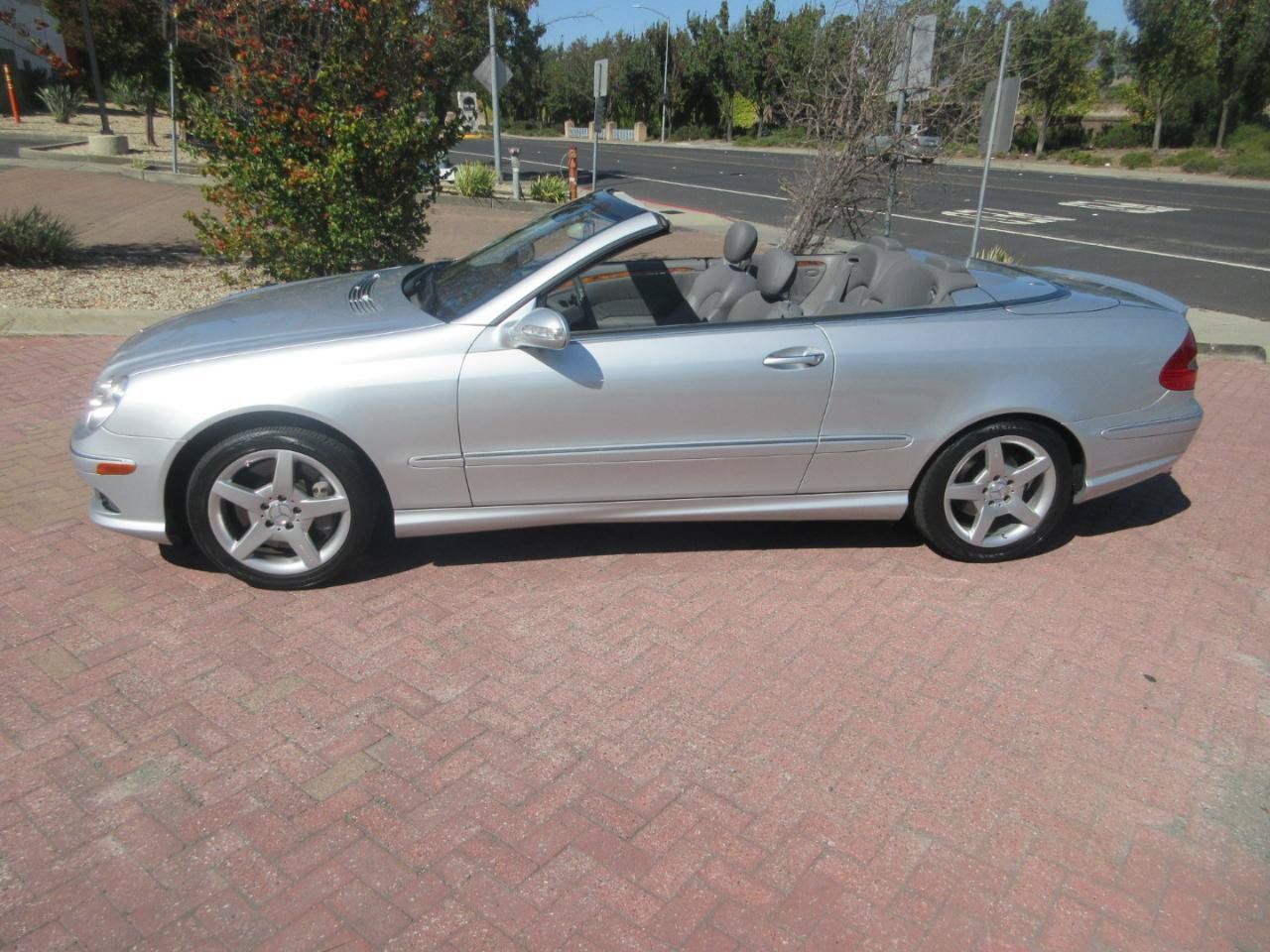 Used 2006 Mercedes-Benz CLK 500 Cabriolet image 2