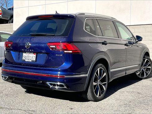 Certified 2022 Volkswagen Tiguan SEL R-Line image 13