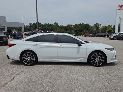 Used 2019 Toyota Avalon Touring FWD image 6