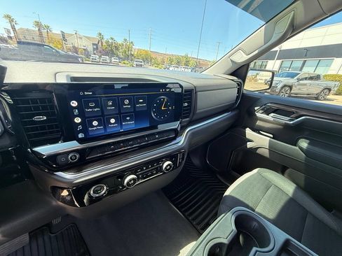 Used 2022 Chevrolet Silverado 1500 LT AWD/4WD image 13