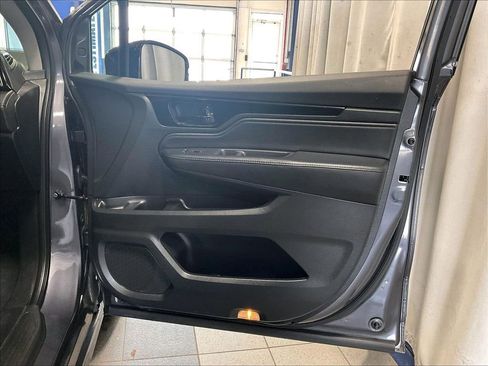 Used 2023 Honda Odyssey Elite image 12
