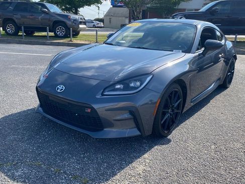 Used 2022 Toyota GR86 Premium w/ ALL Weather Mat Package (TMS) RWD image 2