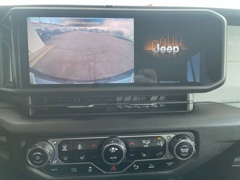 Used 2024 Jeep Wrangler Unlimited w/ Convenience Group AWD/4WD image 27