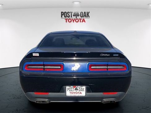 Used 2019 Dodge Challenger SXT image 6