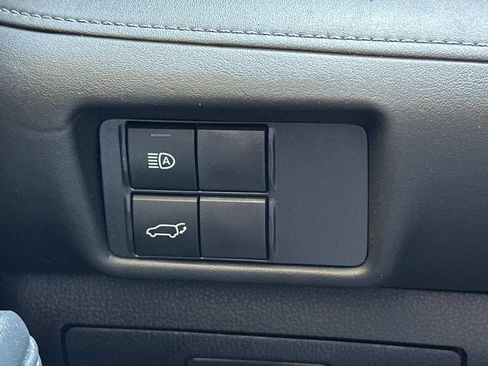 Used 2021 Toyota Highlander XLE FWD image 28