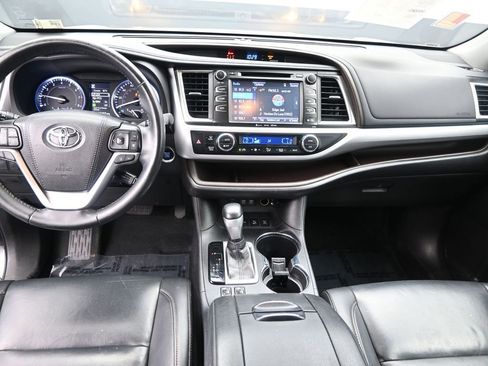 Used 2019 Toyota Highlander XLE image 15