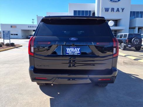 New 2026 Ford Expedition Platinum image 3