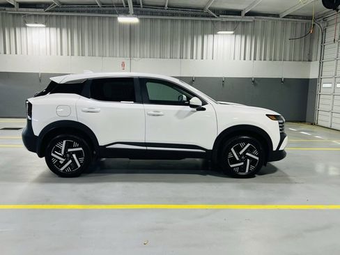 New 2025 Nissan Kicks SV image 17