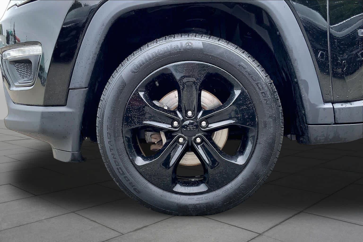 Used 2018 Jeep Compass Latitude w/ Popular Equipment Group AWD/4WD image 11