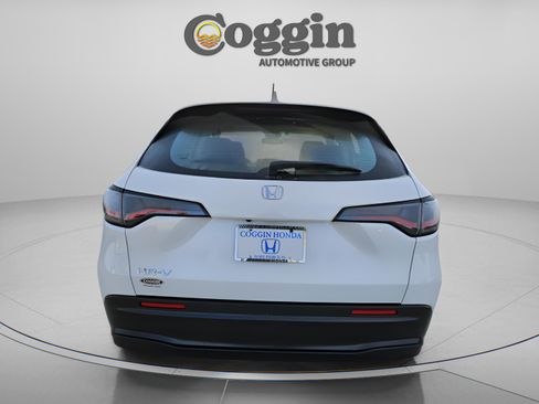 Certified 2023 Honda HR-V LX image 4