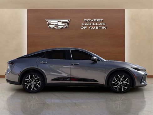 Used 2023 Toyota Crown Limited image 5