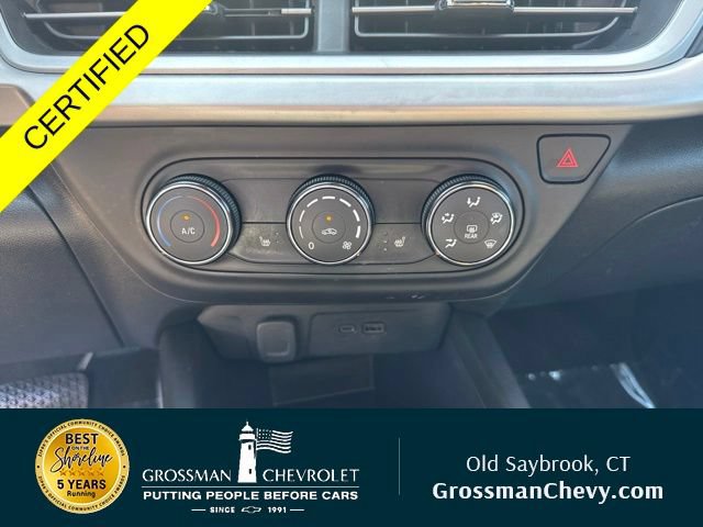 Used 2024 Chevrolet Trax RS w/ Sunroof Package FWD image 12