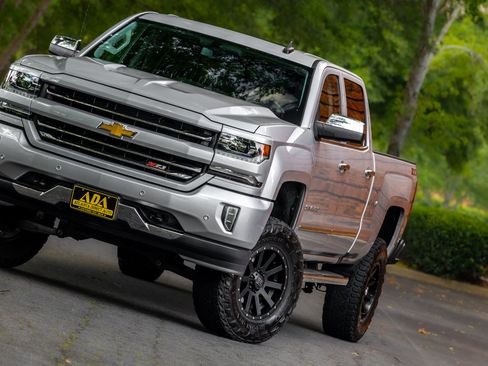 Used 2018 Chevrolet Silverado 1500 LTZ Z71 w/ LTZ Plus Package AWD/4WD image 24