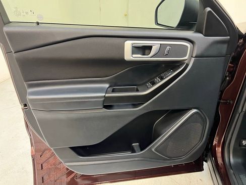 Used 2020 Ford Explorer XLT w/ Comfort Package image 13