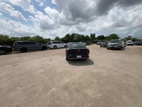 Used 2025 Kia K4 LXS image 16